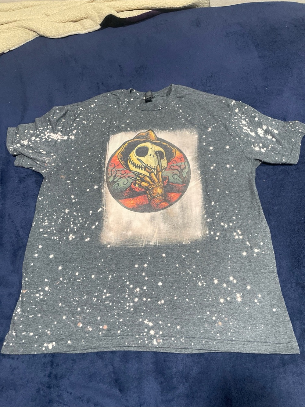 Gildan Gray Bleached Skull Graphic Short Sleeve Tee